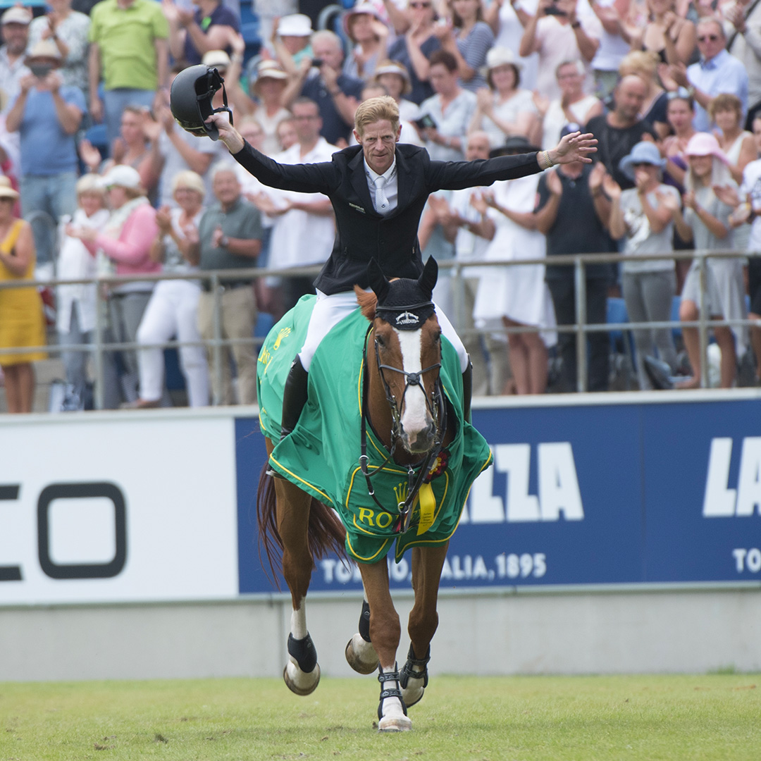 RolexGrandSlam's tweet photo. Mid-week vibes with this celebrating shot of Marcus Ehning and Prêt à tout at CHIO Aachen in 2018 😍🥳

📸 Rolex / Kit Houghton

#showjumping #horse #equestrian #TheDutchMasters #CHIOAachen #SpruceMeadows #CHIGeneve #midweekvibes #marcusehning @CHIO_Aachen https://t.co/N6rpXckPqp