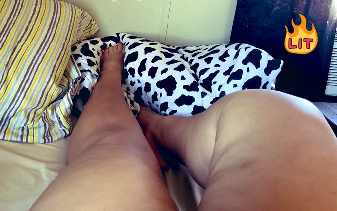 Give me a foot rub!! #godess #findom #paypig  #chunkyfeet #chubbylovers https://t.co/Wnyz0ZC9oh<a href="/tag/godess"class="tags">#godess</a><a href="/tag/findom"class="tags">#findom</a><a href="/tag/paypig"class="tags">#paypig</a><a href="/tag/chubbylovers"class="tags"><span>#chubbylovers</span></a><a href="/tag/chunkyfeet"class="tags"><span>#chunkyfeet</span></a>