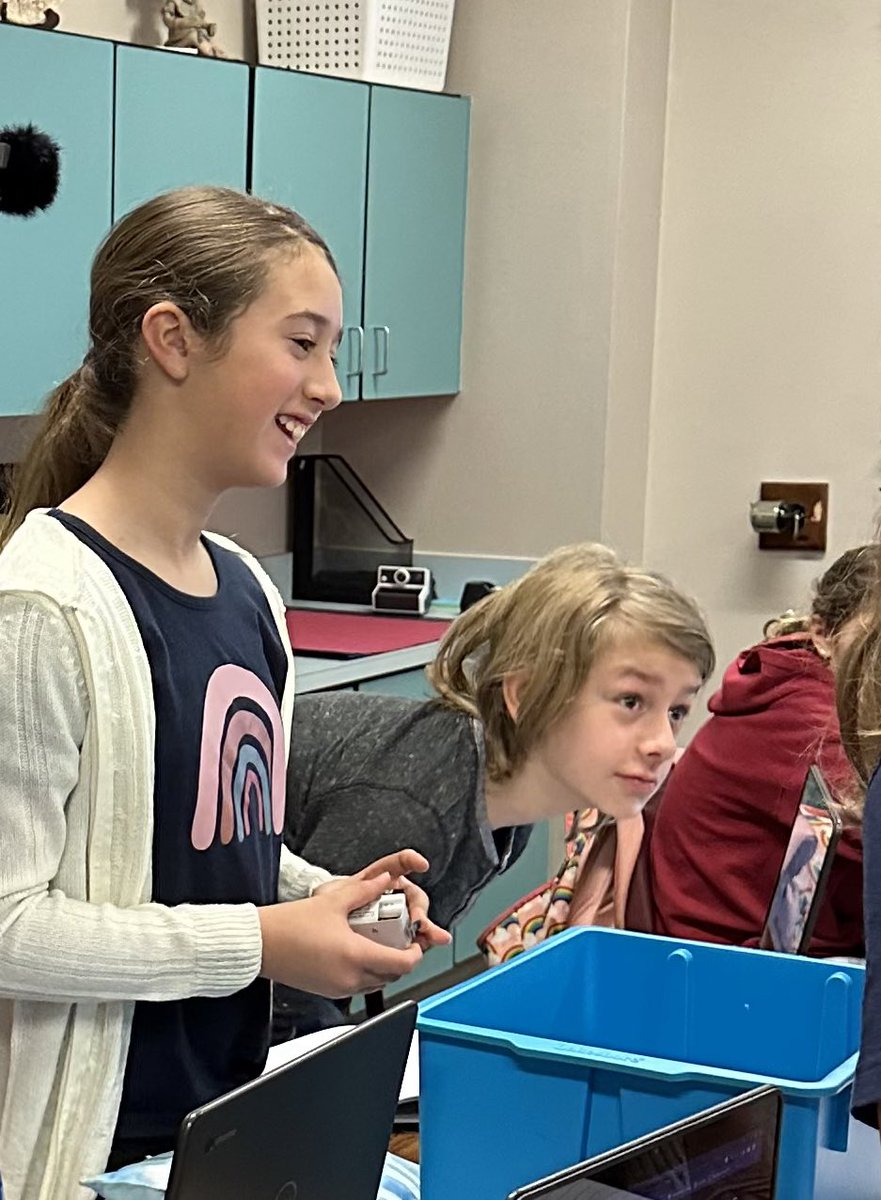 magdalenajistel's tweet image. Our 5th grade @Cypress_Cheetah students are loving creating closed circuits @LISDScience. #CYPRoadTrip