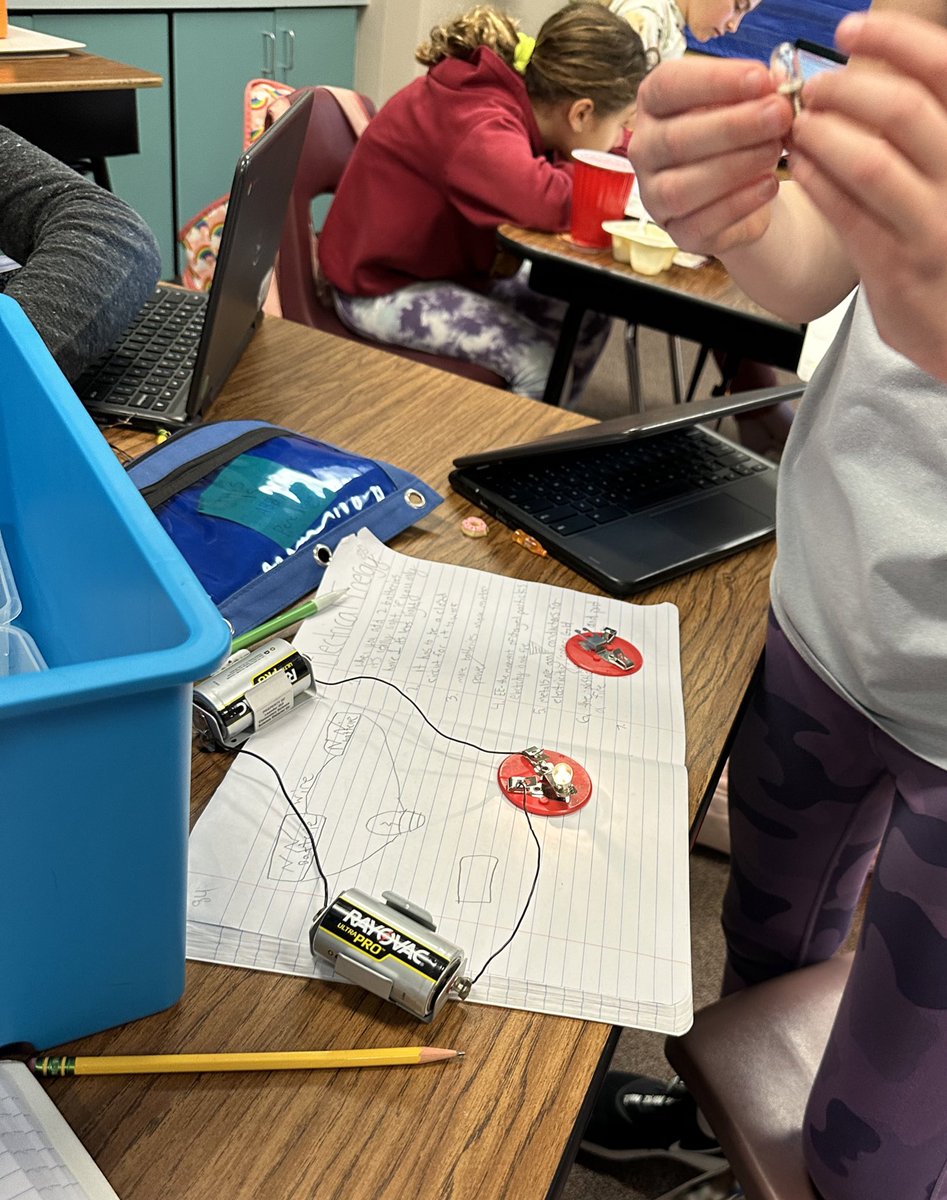 magdalenajistel's tweet image. Our 5th grade @Cypress_Cheetah students are loving creating closed circuits @LISDScience. #CYPRoadTrip