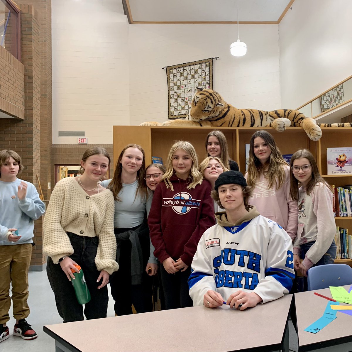 SAHockeyAcademy's tweet photo. SAHA Grade 12 students Elias Eisenbarth and Hunter O’Neal spent the afternoon at Irvine School on Monday discussing the importance of reading and how they use it to be mindful, focused and calm. Thank you Irvine School for this opportunity! 

#SAHA #CSSHL https://t.co/9kwruukeIM