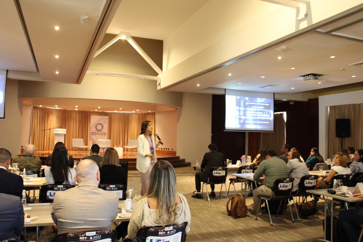 Colcob_Colombia's tweet photo. 📣 Continuamos esta jornada de #ForosColcob en la ciudad de Medellín, hablando de "Open Banking: Oportunidad para la cobranza jurídica." con la experta María Fernanda Pabón. https://t.co/Co6cLS0HAs
