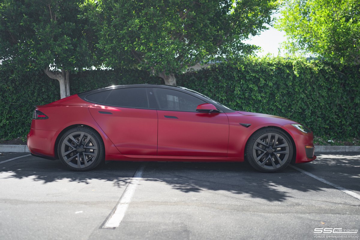 sscamerica's tweet photo. Specs: #Tesla Model S XPEL Stealth PPF, black top in gloss black
#sscustoms #aftermarketautomotive #SiliconValleyCars #SVCars #TechCars #BayAreaAuto #SVAutomotive #SVTech #AutomotiveTech #InnovativeCars #SVMotors #FutureMobility #CarCultureSV #models https://t.co/CidNtsQa3t
