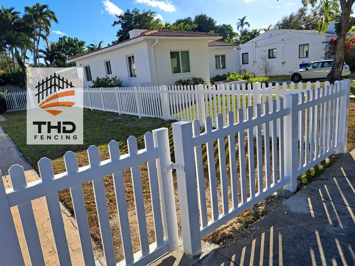 THDFenceCity's tweet photo. "All I Ever Wanted Was a White Picket Fence" 💭

PVC Picket Fence Provides a Clean Timeless Look ✨

Call Now For Your Free Estimate✅

☎️1-833-HD-FENCE☎️
#fencing #pvc #homeimprovement #hd #fence #pvcinstallation #picketfence https://t.co/zz0wmP8Zn3