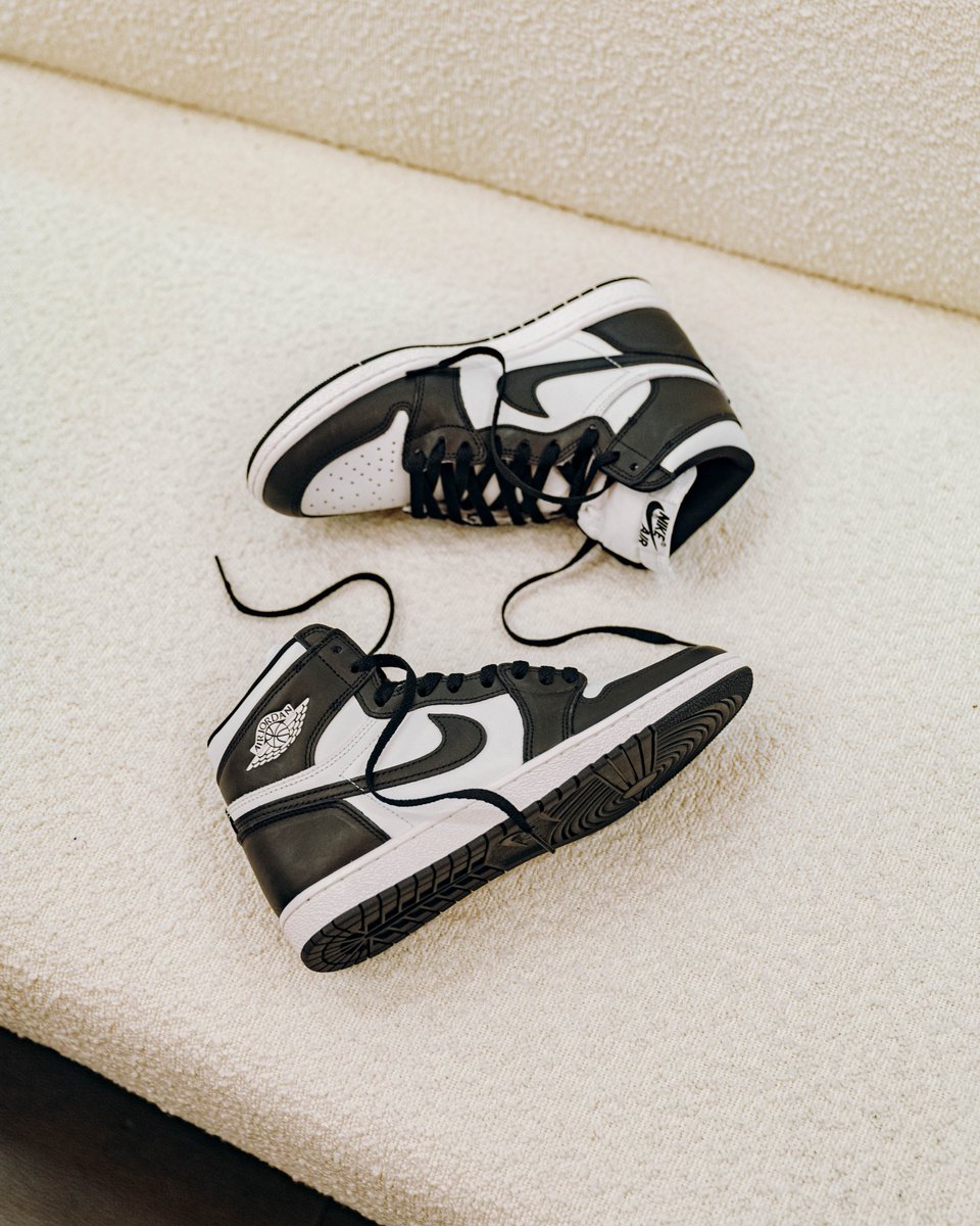 Love is still in the air, and we all know a good pair of kicks can make or break a date night fit. 

Tell us, if you were getting ready for a romantic evening, which kicks would you lace up and why?

Your tweet must include your shoe size, store hashtag, &amp; #atmoscollectorsclub.