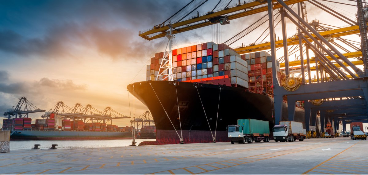 ukshipping's tweet photo. The UK #shipping industry provides 160,000 jobs globally, of which 60,000 are UK based.

It also contributes £7bn directly to the UK economy and generates £1bn in tax revenue for the Government.

Find out more about the benefits of #shipping to the UK👉https://t.co/VnxmjR3Fk6 https://t.co/xKJKEPJ28V