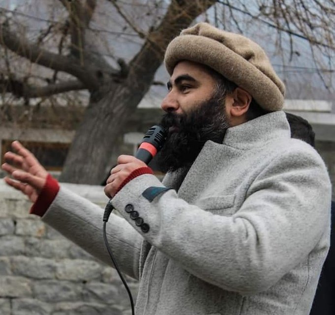 AsifSaeedSakhi's tweet photo. A huge protest recorded against AC Gojal, Hunza today in front of AC Office Gulmit. 7 days of ultimatum given to GoGB to transfer AC Gojal and withdraw the FIR against the restaurant owner. Otherwise the protest will be extended on GB level. Charter of demands attached below. https://t.co/Zmbe4p2Xo0