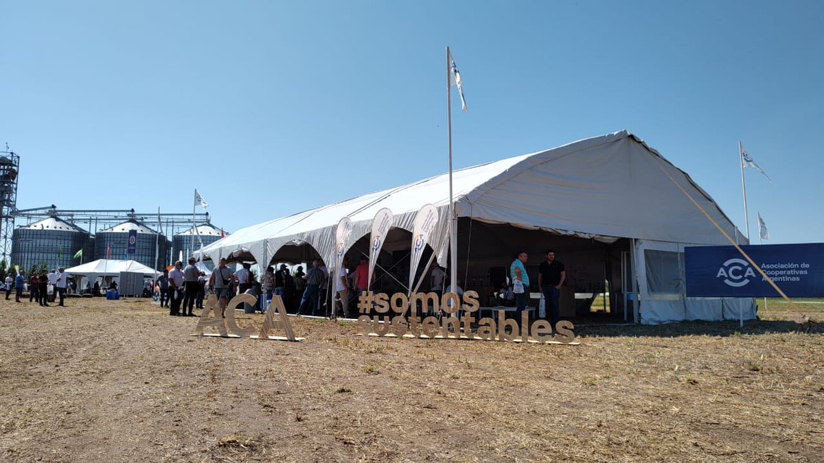 ACAcoop's tweet photo. Estación #ACAsustentable ♻ #ACAmpoAbierto 

 Recorremos la estación sustentable y conocemos cuáles son los proyectos que llevamos adelante para prevenir el impacto ambiental. 

 En esta estación, también, los asistentes podrán medir su huella de carbono ♻ junto a @ACAJovenes https://t.co/6yLIfTBkpn