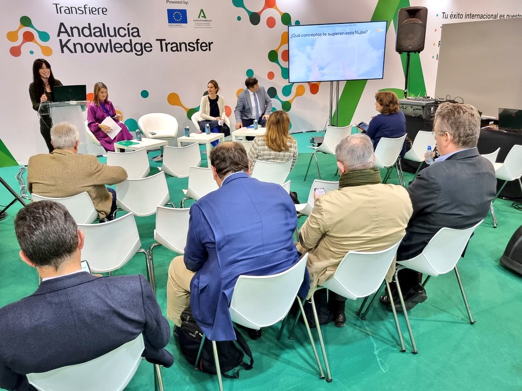 ForoTransfiere's tweet image. ✅ Mesa redonda &quot;Cloud for Cultural Heritage. Oportunidades de financiación 2023 en Clúster 2 - Horizonte Europa&quot; en el #AndaluciaKnowledge de #Transfiere2023.

🗣️ Carolina Rodríguez, @aaconocimiento; Adeline Marcos, @FECYT_Ciencia; y @ernestopimentel, @InfoUMA.

@UniversidadAnd