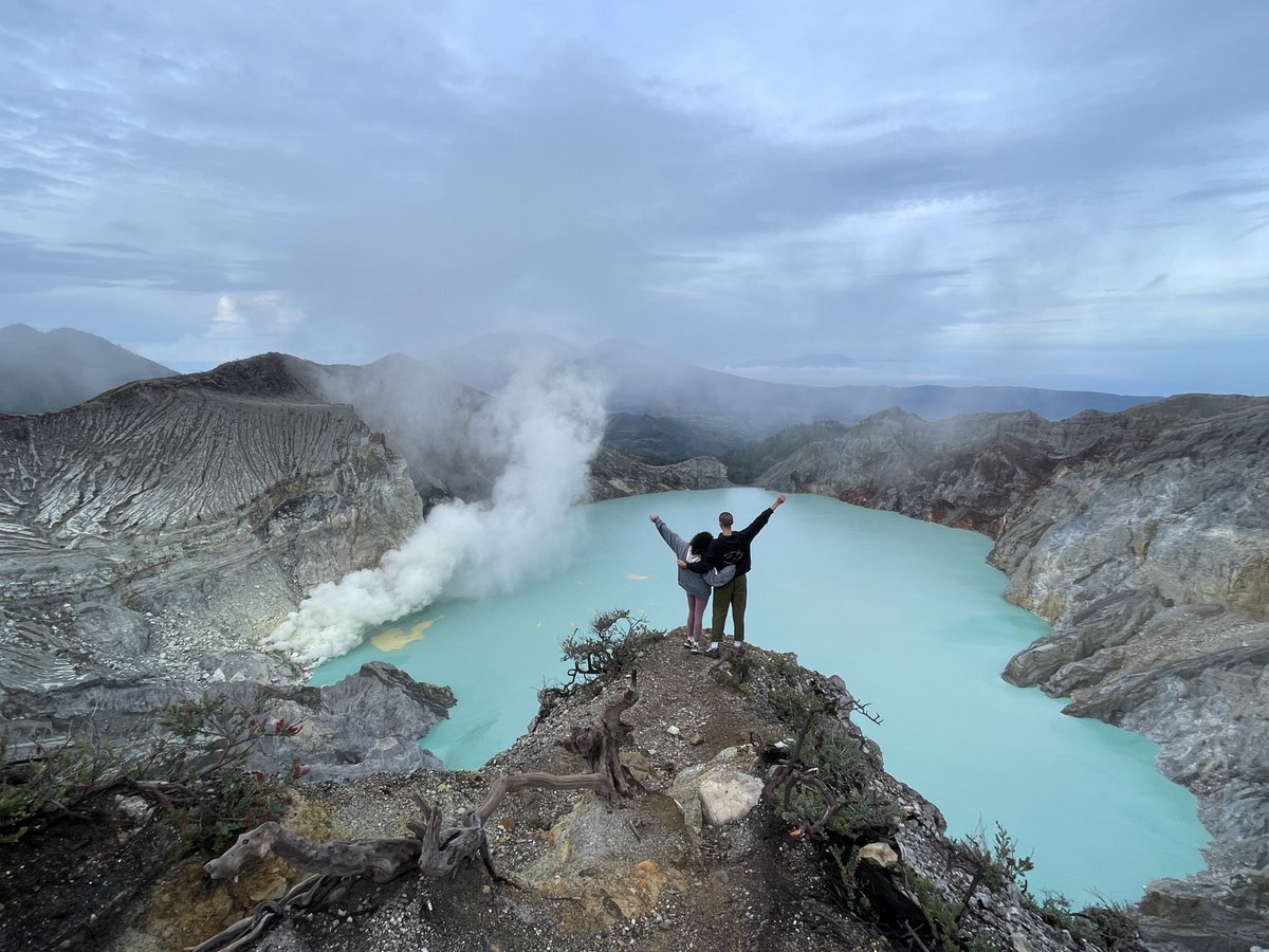 Java_advtrail's tweet image. Update of Ijen Crater: The blue fire/blue flame point is still closed. The reason is due to safety concerns, such as high levels of toxic gas or volcanic activity. Until now the trekking is only open at 4 am. 

Contact us for more information, you can text us via DM

 #ijencrater