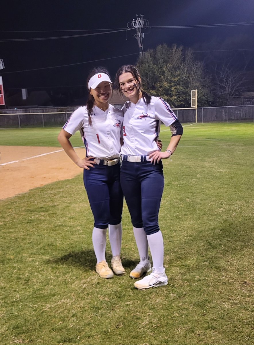 FbDulles's tweet photo. Great win last night over Austin 9-4. Players of the game were Makayla Wolfe and Kellan Ton.@DHS_Vikings @DHSAthletics550 @FBISDAthletics https://t.co/MDF6F9OrGY