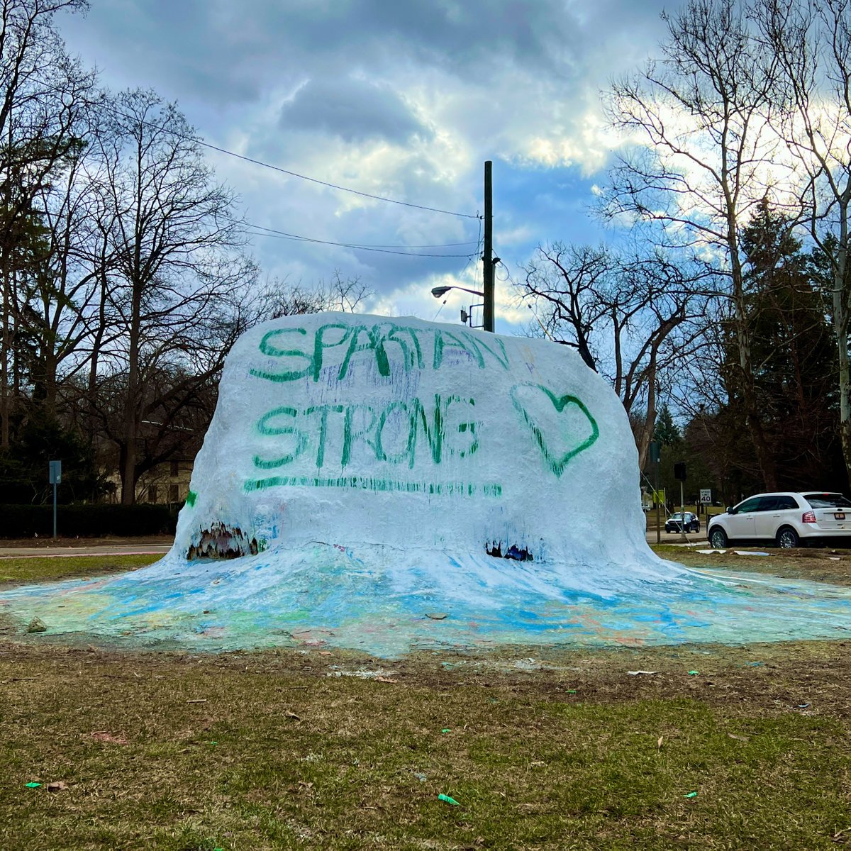 In solidarity with the <a href="/michiganstateu/">MSU</a> community, vigils will be held today on U-M's Ann Arbor and Dearborn campuses and around the state: myumi.ch/eznxw

• <a href="/UMich/">University of Michigan</a>: 7 p.m. on the Diag
• <a href="/UM_Dearborn/">UM-Dearborn</a>: 5:15 p.m. on the Renick University Center patio

#SpartanStrong