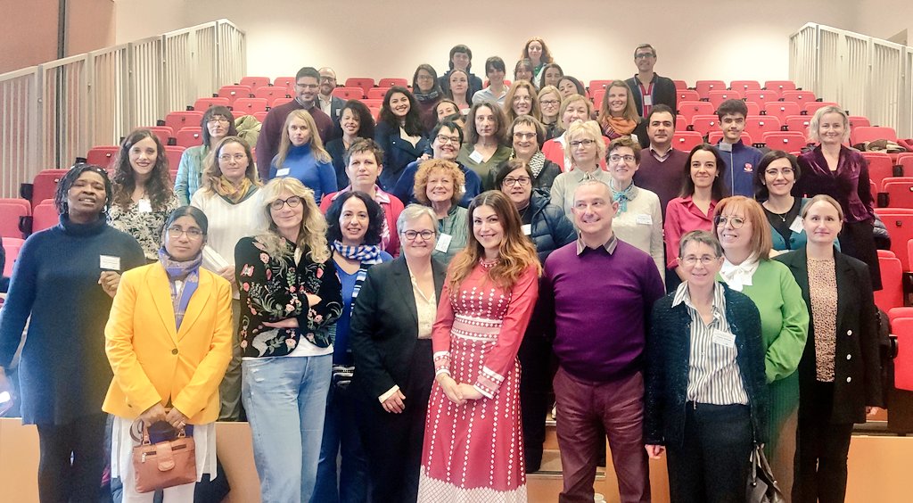 gender_voices's tweet photo. Family photo📸 to close two intense days of sharing knowledge, concerns about the future of academia for young women researchers and, above all, in the implementation of solutions to build a more inclusive and diverse academy. 💜💪🎓 #VoicesAnnualMeeting23 https://t.co/Fby1OPrIhH