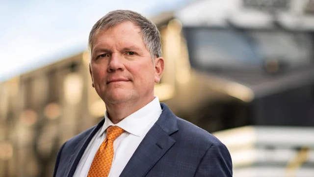 bravenewfilms's tweet photo. Meet CEO of Norfolk Southern Alan Shaw. 

His net worth is at least $11 million. 
He lives in a 8,000 sq foot mansion. 
He poisoned a small town for profit.

Let's make him famous. https://t.co/K9sx1LXglQ