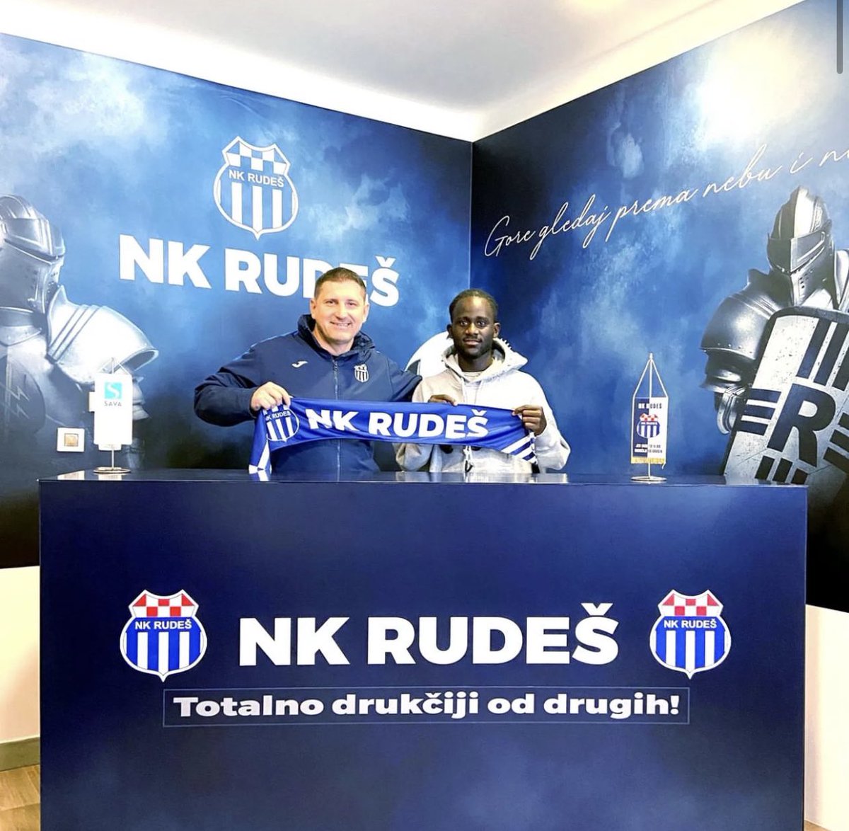 MondoCalcio_it's tweet photo. Brian Oddei, attaccante ghanese naturalizzato italiano classe 2002, è ufficialmente un nuovo calciatore del Rudes. Arriva dal Sassuolo con la formula del prestito secco fino al 30 giugno 2023. #Calciomercato #Sassuolo #SerieA #Rudes #Oddei https://t.co/it1uQ3dCIx