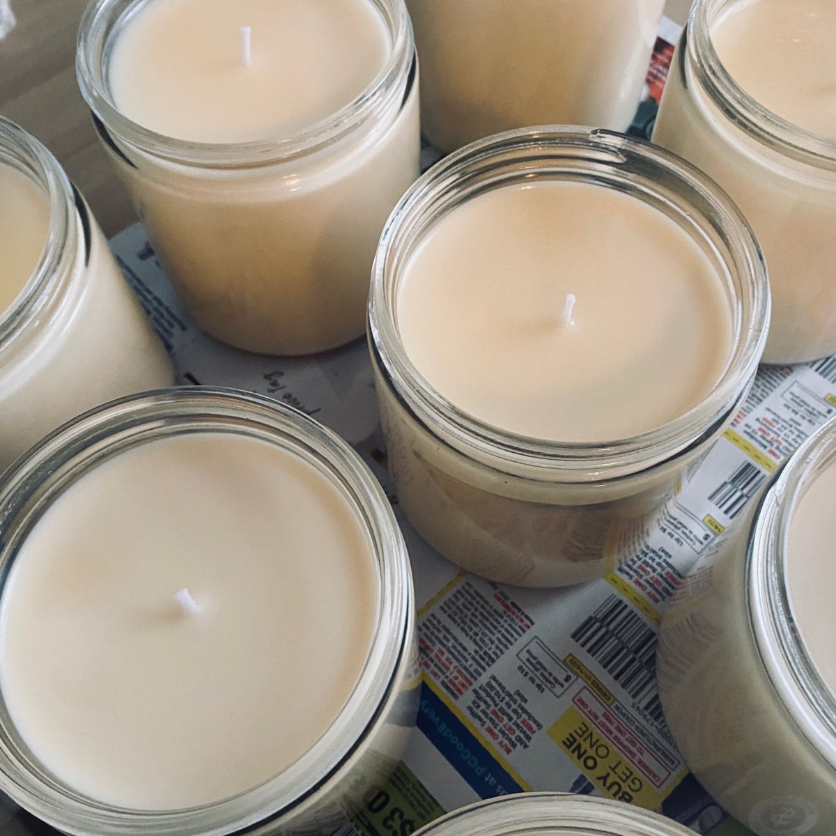 JoyfullyCandles's tweet photo. Get excited! Next week, I'll be revealing another addition to this year's Joyfully Spring Collection! 😍🌸🥭☀
Follow so you don't miss out!
#springcandles #scentsylife #candlelight https://t.co/gnkeP1EsFZ