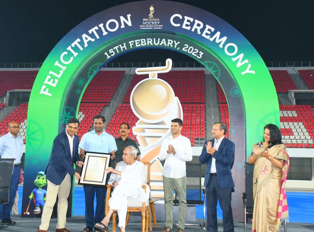 IPR_Odisha's tweet image. Hon&apos;ble CM Sri Naveen Patnaik today felicitated the members of the Organising Committee &amp;amp; officials of the different Depts involved in successful hosting of #HWC2023. The felicitation ceremony was held at the #KalingaStadium.
