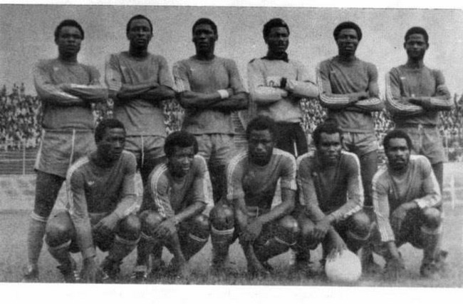 journal_stades's tweet photo. Après les indépendances, le Mali pouvait se vanter d’avoir l’un des footballs les plus performants du continent. Ils sont légion ces monstres sacrés du ballon rond qui ont défrayé la chronique et éclaboussé le football africain de leur talent.
#unclubunehistoire, #LeMali https://t.co/iXi8YkB7jW