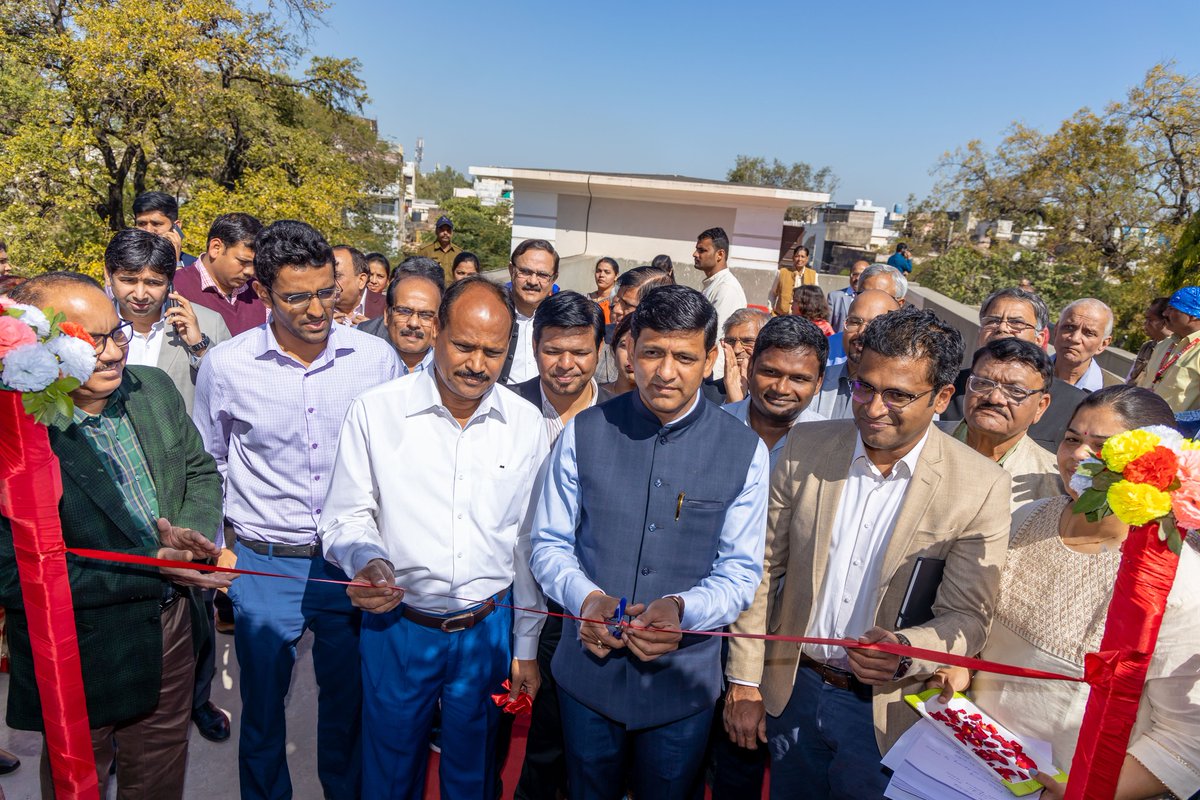 CleanAirCAC's tweet photo. We unveiled 3 reference-grade #airquality monitoring stations today alongside @SwachhIndore w/support from @USAID. The stations will provide highly accurate data on sources of #airpollution & help inform strategies to improve air quality in Indore. #CleanAirCleanIndore https://t.co/dbb1DHMbHw