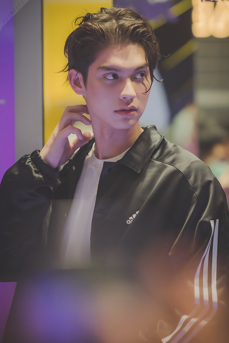 KarlTatawife's tweet photo. อย่าทำให้หลงได้ไหม น้ำมันแพง 
#adidasCentralWorld
#adidasThailand
#adidasTHxBright 
#bbrightvc @bbrightvc https://t.co/oq1PPjd7KB