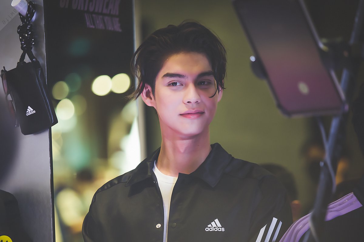KarlTatawife's tweet photo. อย่าทำให้หลงได้ไหม น้ำมันแพง 
#adidasCentralWorld
#adidasThailand
#adidasTHxBright 
#bbrightvc @bbrightvc https://t.co/oq1PPjd7KB