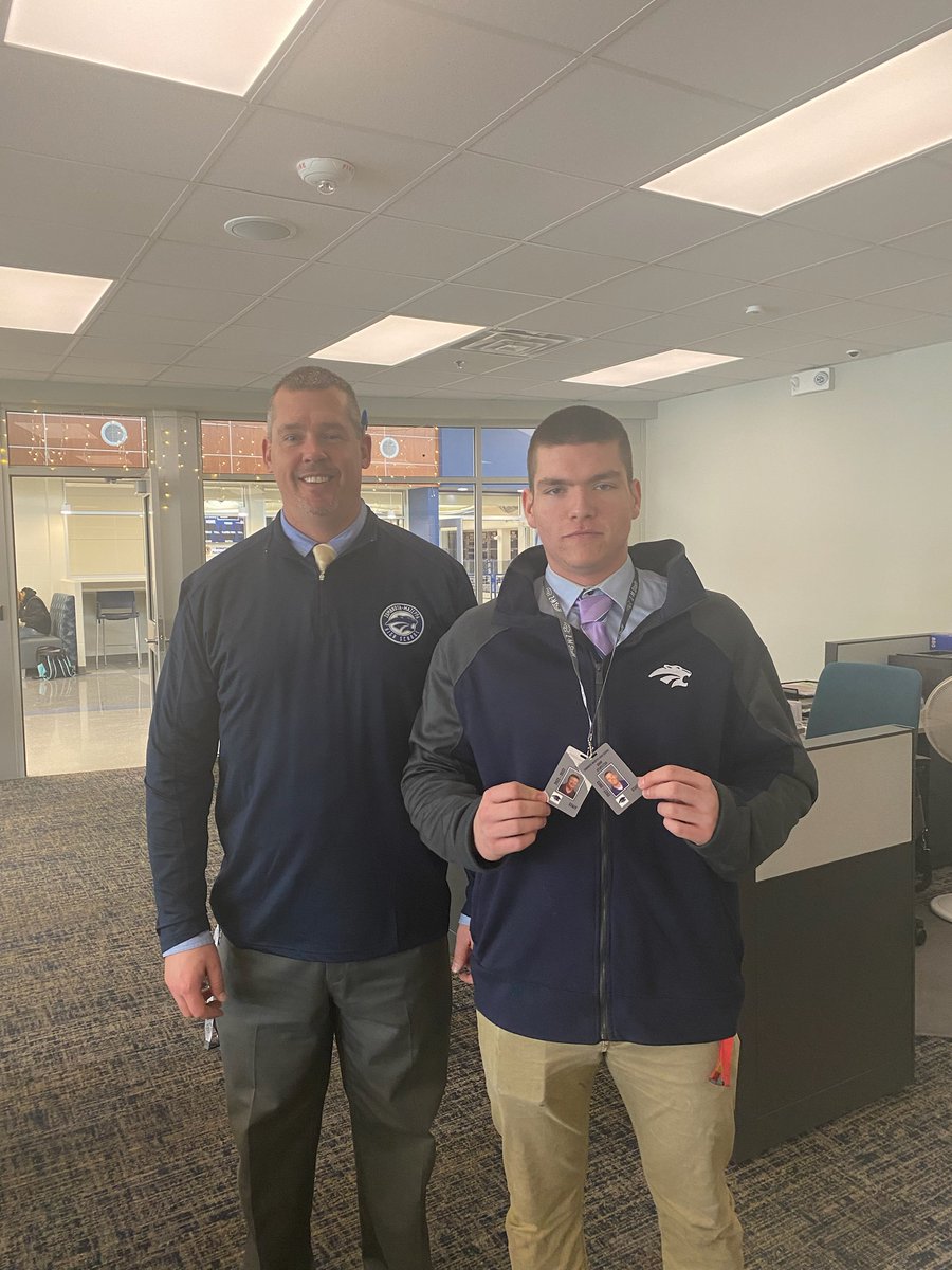 Johnnystapes1's tweet photo. FCCLA Dress Like a Staff Member Day at ZM! https://t.co/MjYOjqguwb