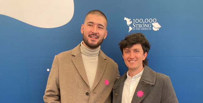 CooperacionUJTL's tweet photo. Tadeístas en homenaje de 100,000k Strong in The Americas

Antonio Rocca y Julián Contreras: dos estudiantes tuvieron la oportunidad de desarrollar actividades académicas en la Universidad Estatal de Arizona,  en conjunto con Minciencias https://t.co/tLTyQAJ8Gz