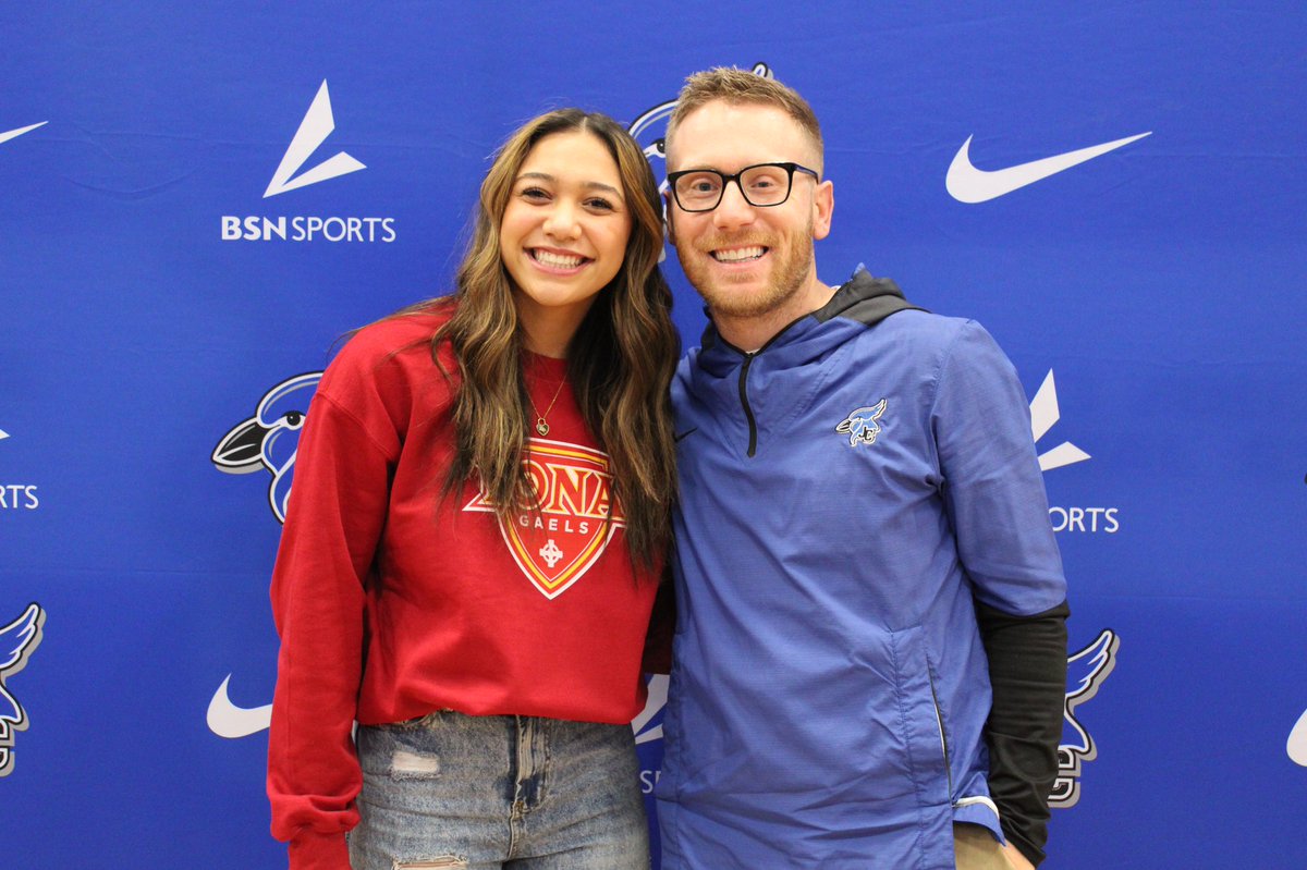 LadyJayBB's tweet image. 🔦 Senior Spotlight 🔦

Ava Deguzman💙 

🕺😆

“Lady Jay Basketball is more than just a team, we’re a family. It means to be resilient, unselfish, and kind. To show endless amounts of love and pride for the game, our teammates, coaches, and school.”

Thank you, 3️⃣!

#TwoFeet