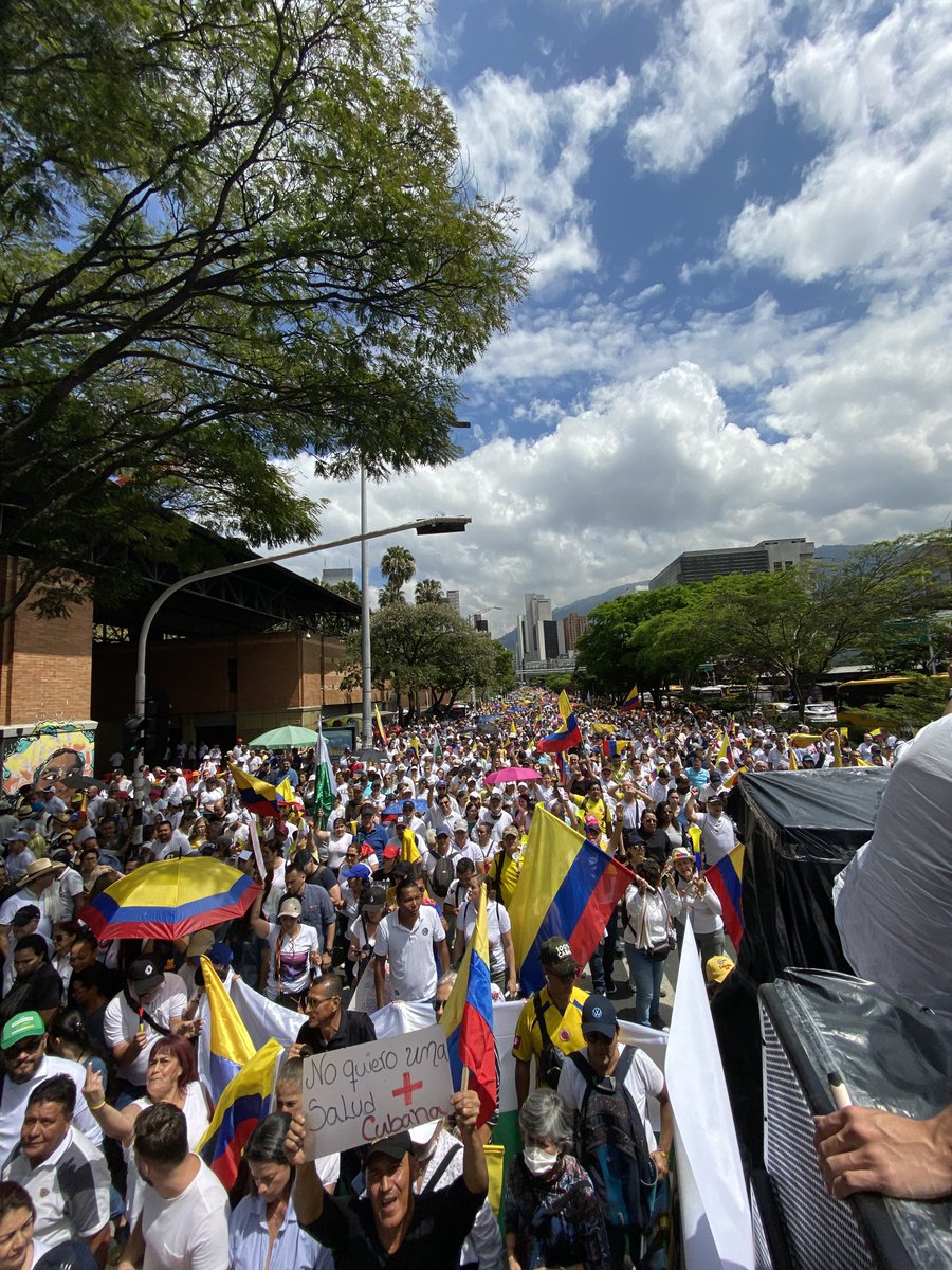 _alejogaleano's tweet photo. Medellín, el muro de contención del comunismo en Colombia 🇨🇴 https://t.co/vzb9laKLZr
