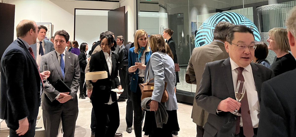 AusAmbFR's tweet photo. Un vrai plaisir d’inaugurer la série de conférences « Ambassadeurs » d’Asia Society France à l'ambassade d'Australie, dans laquelle les ambassadeurs de l’Indo-Pacifique partagent leurs analyses stratégiques et géopolitiques de la région 🌏 Un grand merci à tous les participants ! https://t.co/2jkvZ7a7fz