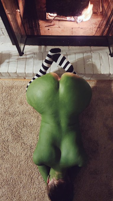 RT if you want me to fulfill all your cosplay and sci-fi fantasies! https://t.co/tAsZWm5GGI