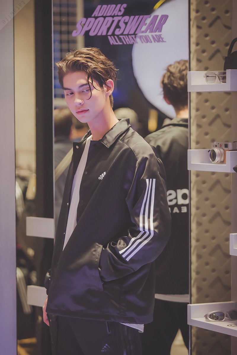 KarlTatawife's tweet photo. ราตรีสวัสดิ์ค่า ถ้ามีรูปดีๆ อีก จะมาแปะเพิ่มให้น๊า 
#adidasCentralWorld
#adidasThailand
#adidasTHxBright 
#bbrightvc @bbrightvc https://t.co/7L9UwhD7fw