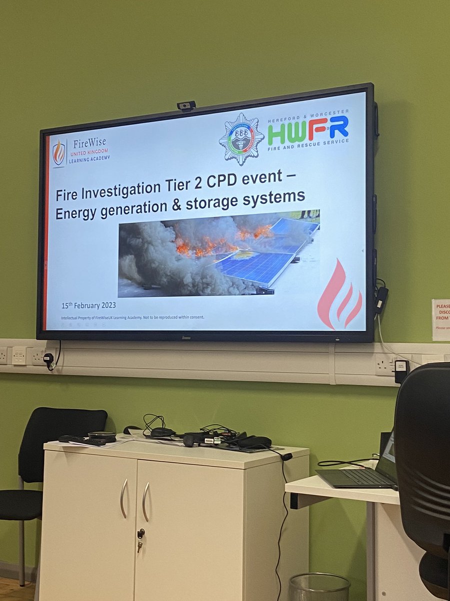 SFRS_cjackson's tweet image. Fire Investigation CPD day today joining colleagues over the border in @HWFire 🔥 🕵️‍♂️ 
An opportunity to look at the risks of investigating Lithium Ion battery and solar panel fires.