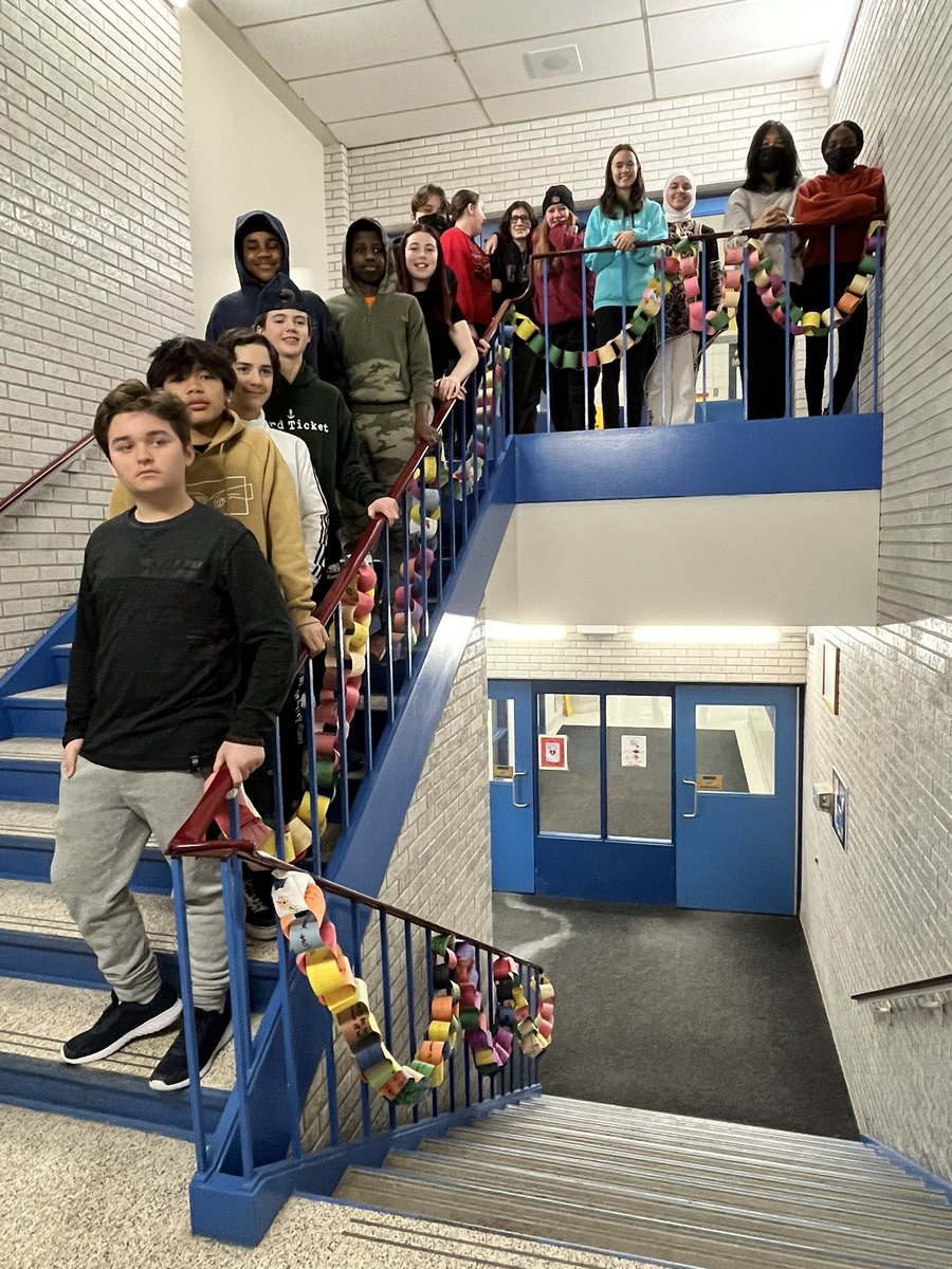 Grade 7 and 8s decorated our staircase with a paper chain of kindness for #ocsbKindness week. Thanks to 801 for their help this morning! #BeStPaul @StPaulOCSB
