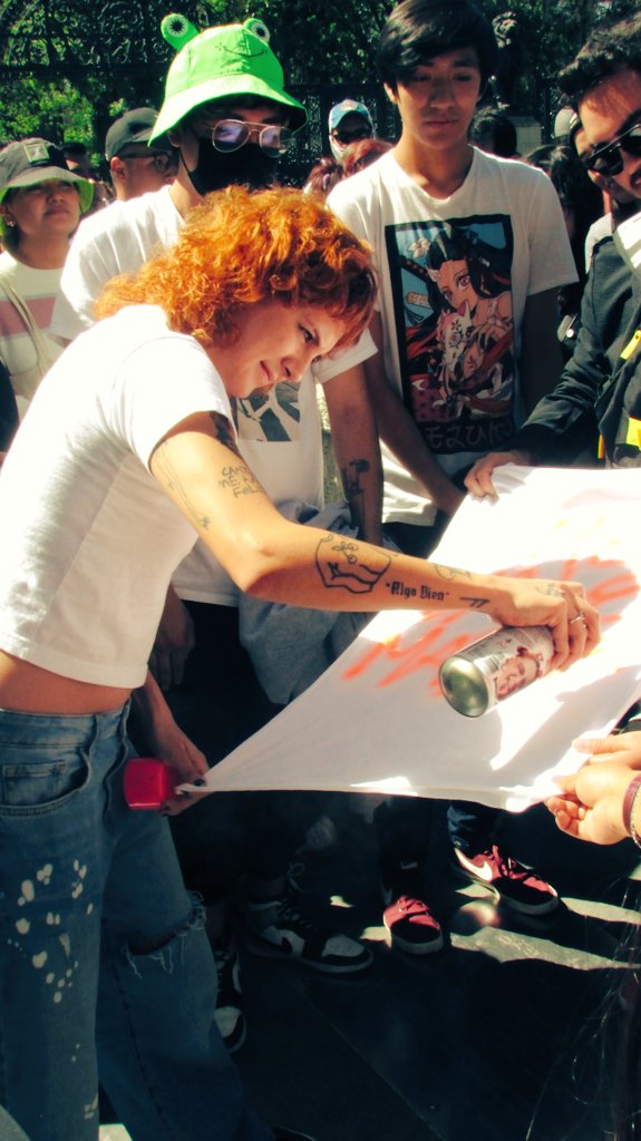 _SamBonilla's tweet photo. La magia de @holasoyrenee #NMDQH https://t.co/ju4Yimkhs3