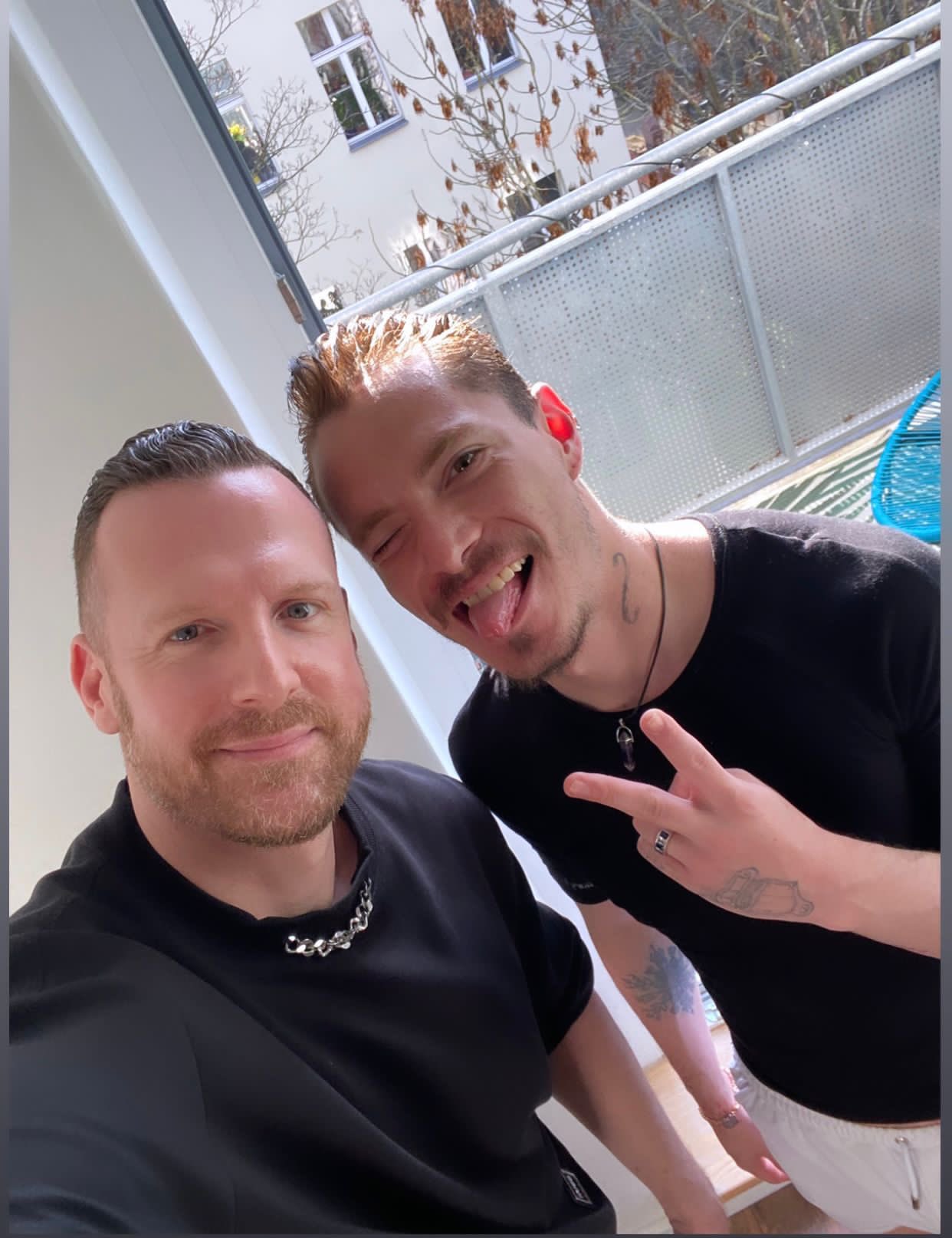 Traka Traka la Matraka @TimKrugerXXX ? https://t.co/yATj7DjgnE