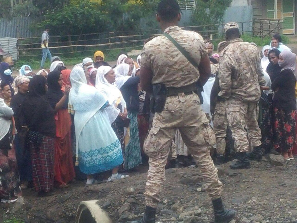 ውሀ ጠማኝ ያለ ህዝብ  ደሙን አጠጡት!!!
ይህ ድርጊት በየትኛውም ቦታ ተከስቶ አያውቅም።የተመደው ኮማንድ ፖስት የተለየ ጥላቻ ከሌለው በስተቀር የውሀ ችግር አለብን ብሎ የተሰበሰበ ህዝብ በጥይት መፍጀት ትርጉሙ ሌላ ነው።
<a href="/AbiyAhmedAli/">Abiy Ahmed Ali 🇪🇹</a>