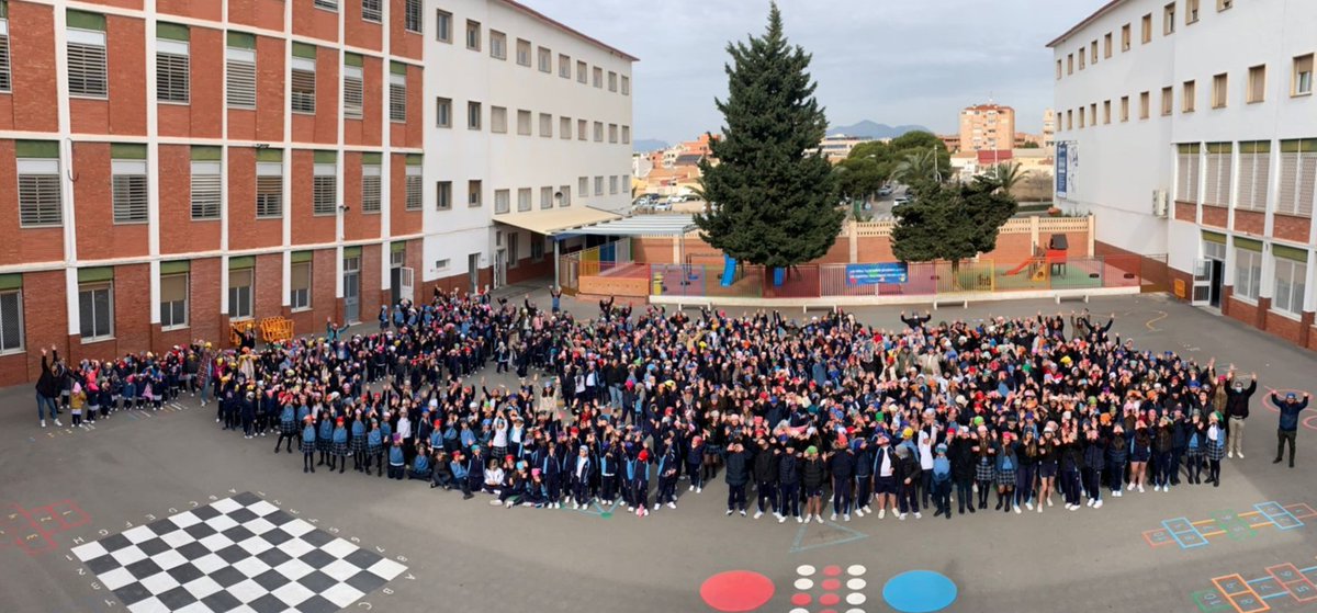CalasancioAlic's tweet photo. Todos unidos al #pañuelochallenge en homenaje a los #niñosconcancer #15febrero @fundacionaladina #DiaInternacionalCancerInfantil #EnSusManos #ThrougTheirHands #EsTiempoDeSalir https://t.co/SbJuVbpxvZ