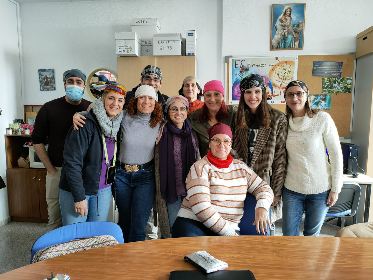 CalasancioAlic's tweet photo. Todos unidos al #pañuelochallenge en homenaje a los #niñosconcancer #15febrero @fundacionaladina #DiaInternacionalCancerInfantil #EnSusManos #ThrougTheirHands #EsTiempoDeSalir https://t.co/SbJuVbpxvZ