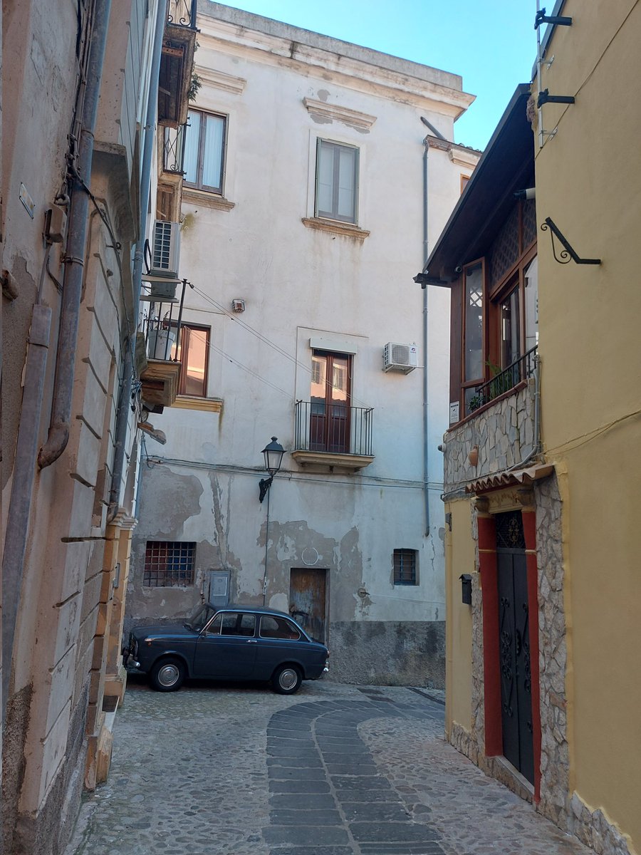 trovatevi un'amica come <a href="/giorgiascavelli/">giorgia🫐</a> disposta ad andare in giro a fare passeggiate e foto nei posti meno raccomandati ma belli prima di andare a scuola per i progetti