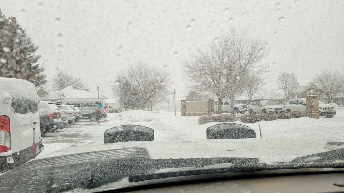 SpaceManLFG's tweet photo. #snowwars https://t.co/vqu9yE83AA