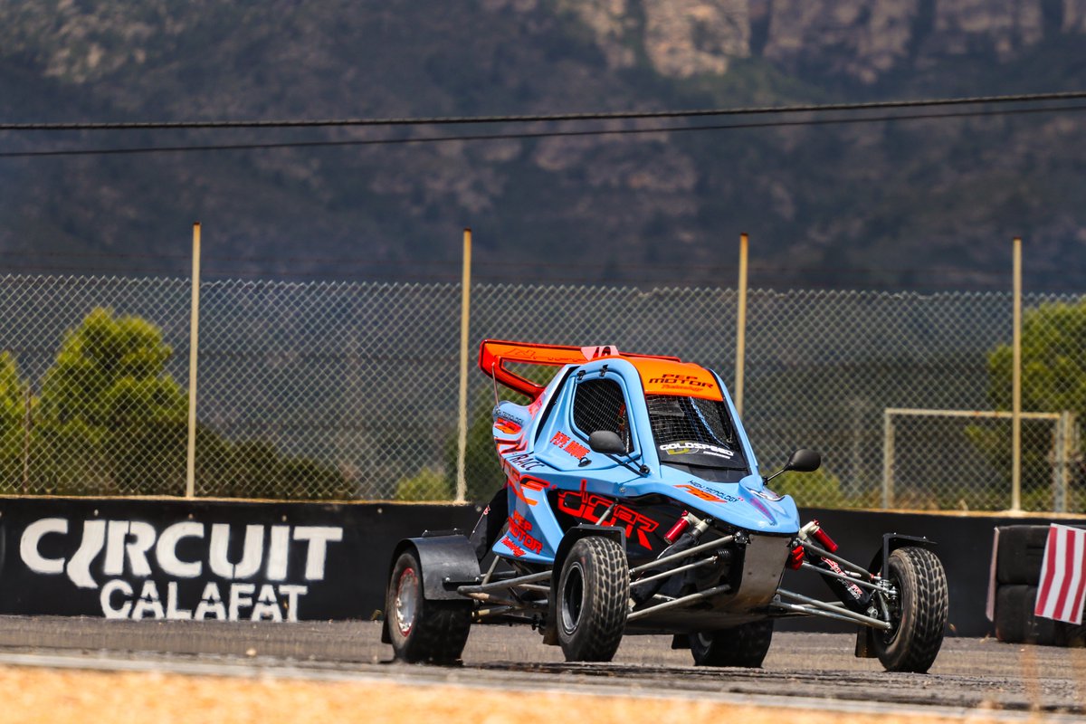 🟡PEPE ARQUÉ - SPEEDCAR WONDER

Aunque la caja de cambios le jugó una mala pasada, fue un placer tener a un piloto de su calibre haciendo bailar la trasera de su #Carcross en el <a href="/CircuitCalafat/">Circuit Calafat</a> 🕺

¡Buen salto, <a href="/pepearque/">Pepe Arqué</a>! 🛫

#CERX #Rallycross