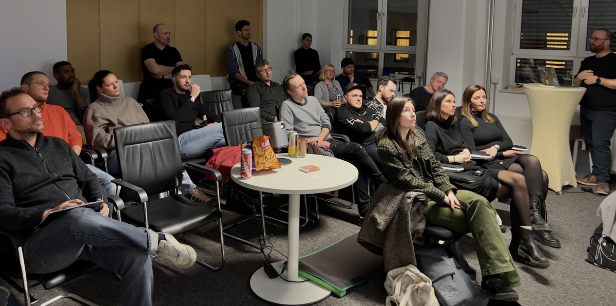 scheugl's tweet photo. Missed this awesome presentation from Thomas M. Semmler https://t.co/Xj4PbBIAfs from @Lean_Coders about context awareness plus great questions and networking from the audience?
Join #uxwien on Meetup https://t.co/XADzwuvPHo to never miss out again! https://t.co/rbvejdzZS2
