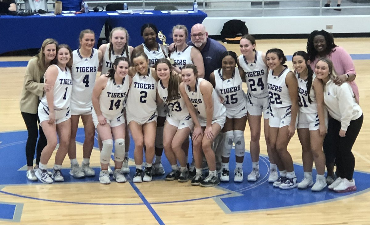 ladytigerhoops's tweet photo. Region Champs! So proud of these girls! They played for each other last night! Love this team! https://t.co/9a3WXBiMSp