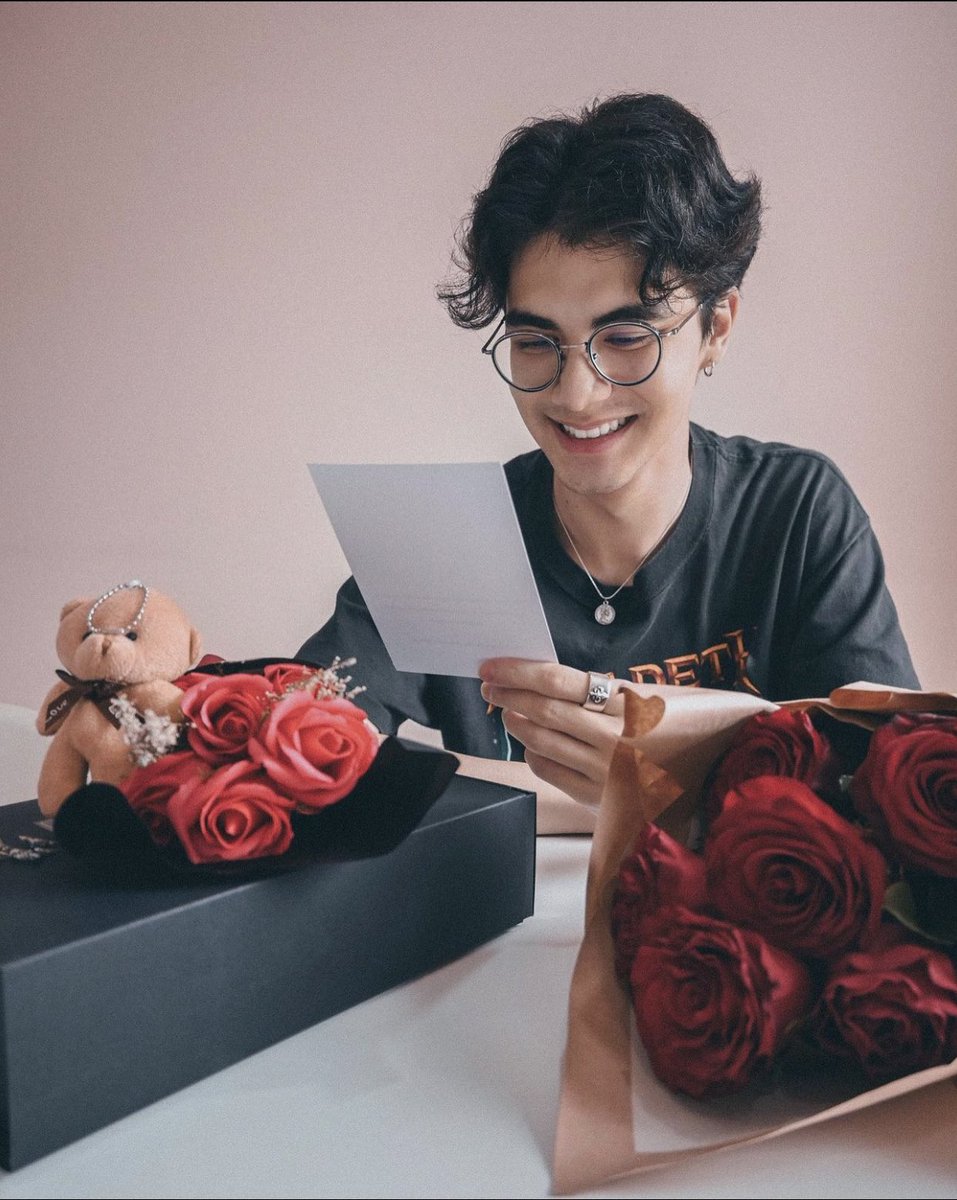 MxDetter_inter's tweet photo. We are happy to see you happy wishing you a future full of love and peace 🧡🌹 @maxdetter_ https://t.co/1uRqjCYq04