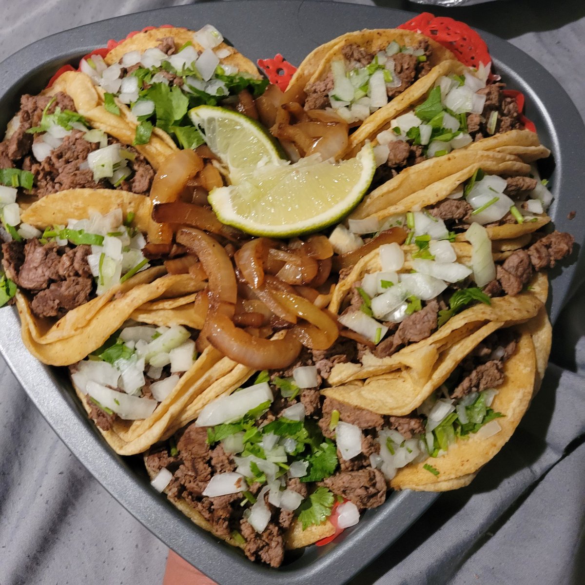 RevelesLeo's tweet photo. She got me a taco heart y'all 😤 https://t.co/pPgbpHlQwy