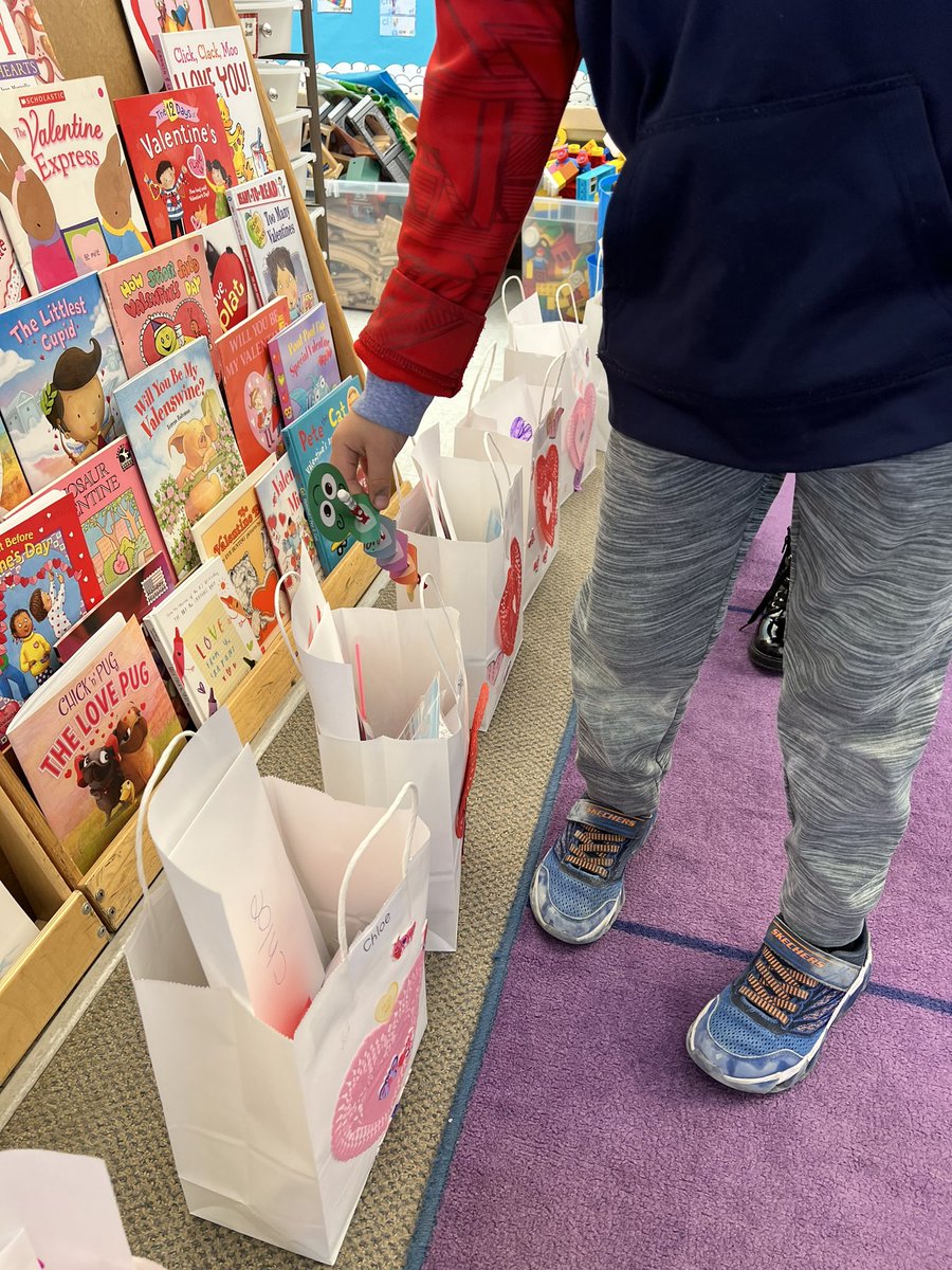 Wolfman1st's tweet photo. Valentine’s Day fun in kindergarten! Exchanging valentines, decorating necklaces, math games, and BINGO❣️ https://t.co/9UIuxu2lCE