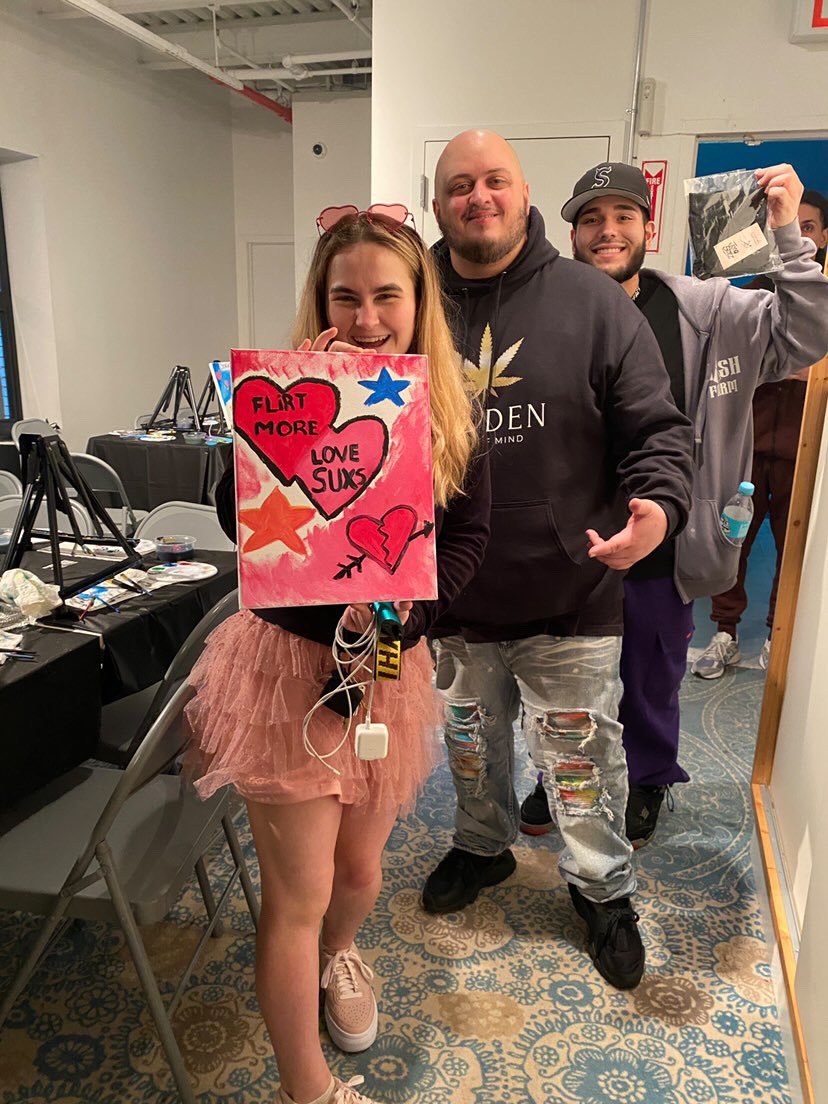 brooklynbarwick's tweet photo. Shoutout to Joe from Marketing at NJ Garden State of Mind. After a brief lil introduction @cookiesinnyc I think we might have some collaborative ideas. Stay tuned! 💕 Oh and Santos photo bombing in the back 😂 #cookies #puffnpaint #ValentinesDay https://t.co/PO37S7XBLl