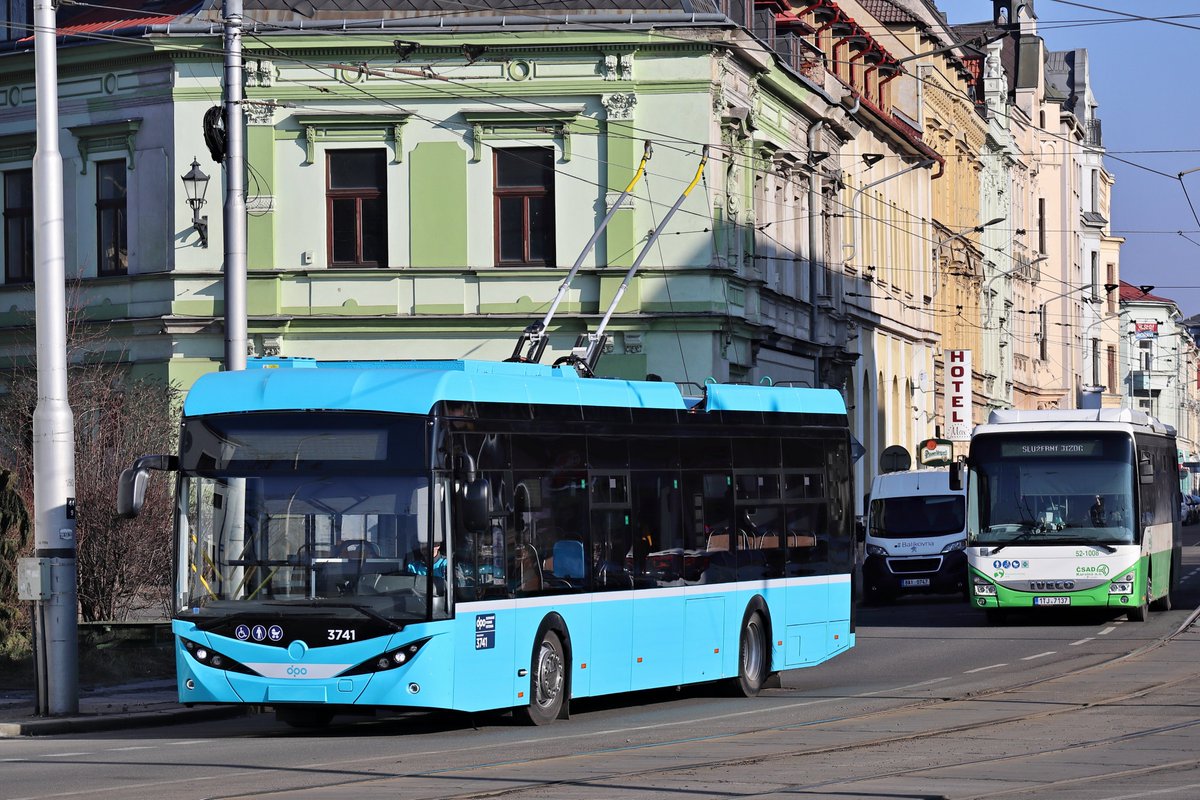 MiraOpavak's tweet photo. 🚎 Včera poprvé vyjely do ulic s cestujícími nové parciální trolejbusy Škoda 36Tr T’CITY dopravce @DPOstrava.
📷 Fotografie byly pořízeny dnes.
@SkodaGroupCZ @Ostrava_cz #trolejbusy #trolejbus #Ostrava #mhd #mhdostrava #DPO #DopravnípodnikOstrava #Skoda36Tr #36Tr #trolleybus https://t.co/8xQ8bnLY3a