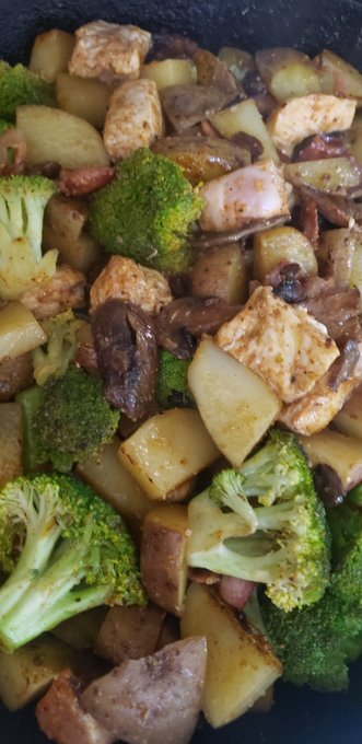 Stirfry on wednesday is probably illegal but im just gonna say "fuck it" -I'm an outlaw!!! https://t